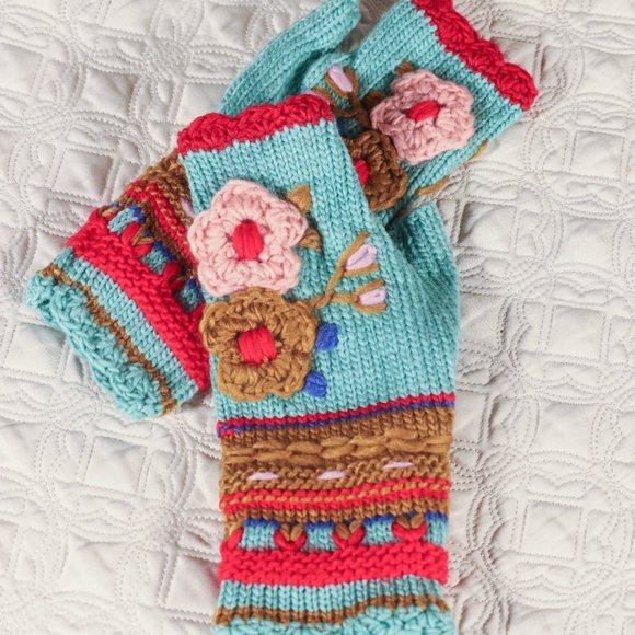 NWT - Floral knit fingerless gloves - O/S - Picture 3 of 3
